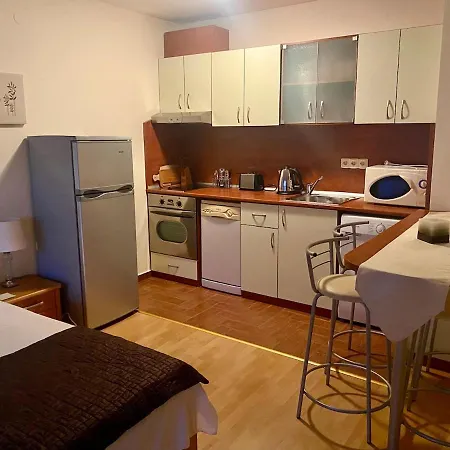 Apartmán Beachfront With Sea Views