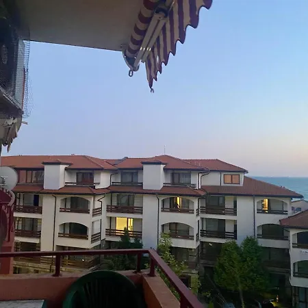 Apartmán Beachfront With Sea Views