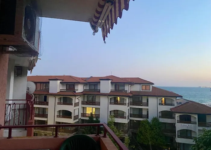 דירה Beachfront With Sea Views